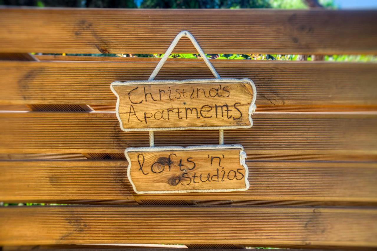 Christinas Apartments Ágios Matthaíos Bagian luar foto